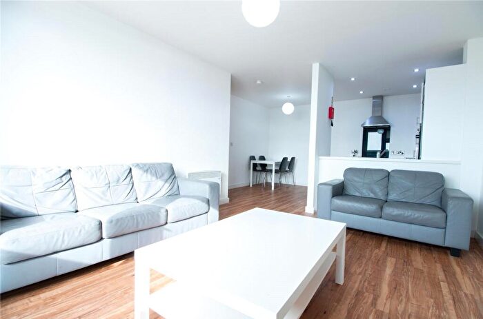 3 Bedroom Flat To Rent In The Terrace, Plaza Boulevard, Liverpool, L8