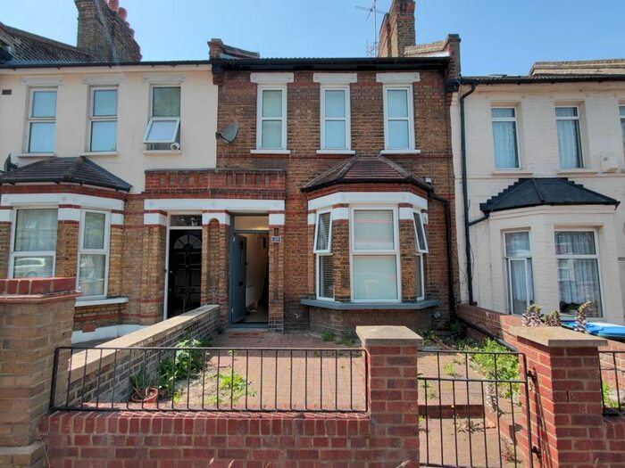 4 Bedroom Terraced House To Rent In Griffin Road, Plumstead, London, SE18
