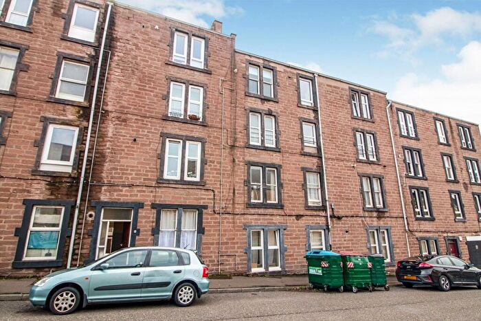 2 Bedroom Flat To Rent In Pitfour Street, Dundee, DD2