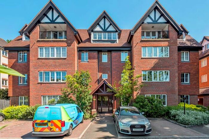 2 Bedroom Flat To Rent In Foxley Lane, Purley, CR8