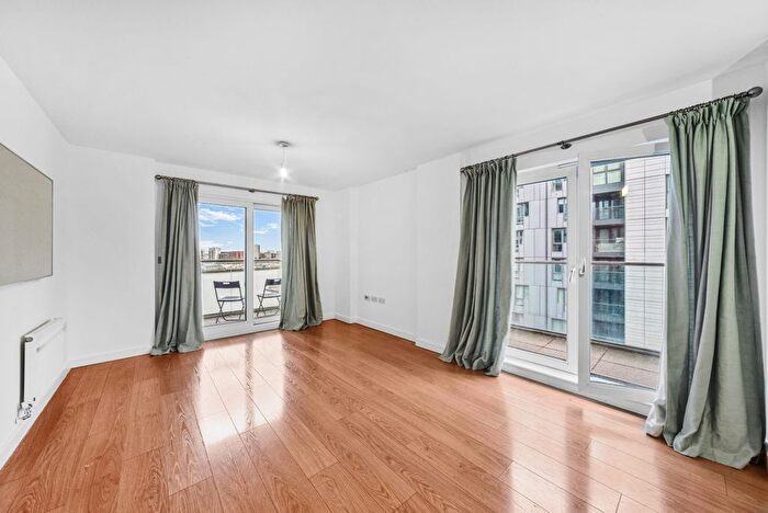 3 Bedroom Flat To Rent In Barge Walk, London, SE10