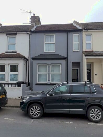 1 Bedroom Ground Flat To Rent In Victoria Street, Gillingham, ME7