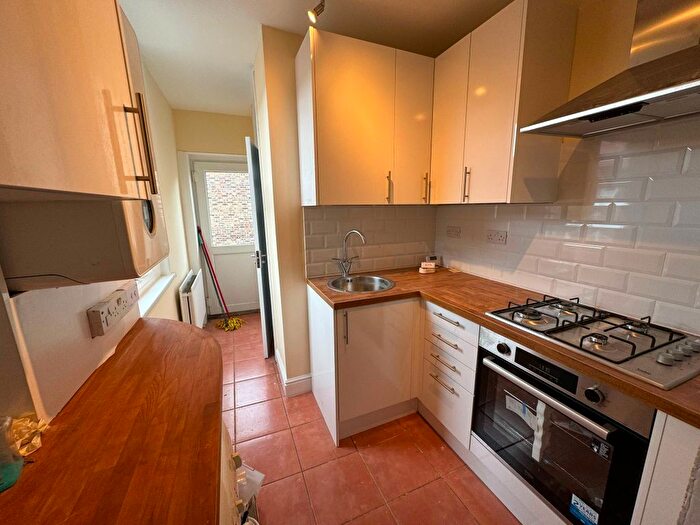 2 Bedroom Flat To Rent In Hove Avenue, E17