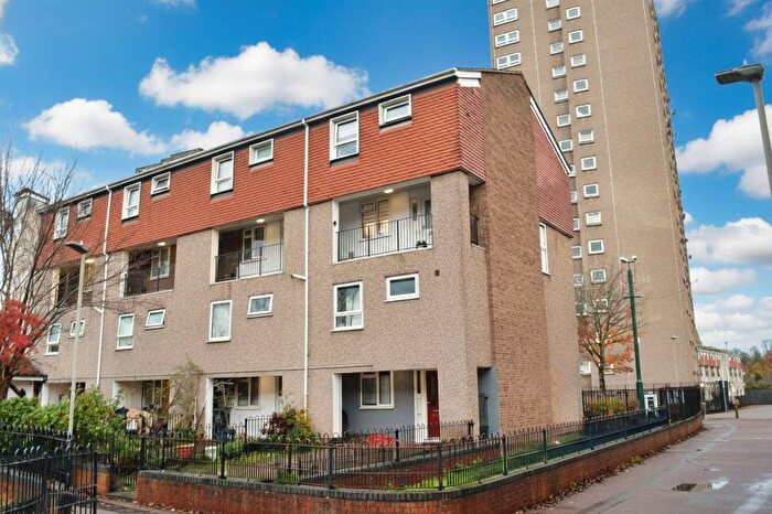 3 Bedroom Flat For Sale In Vostock Close, Leicester, LE2