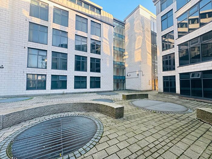 1 Bedroom Flat To Rent In Leeds Road, Bradford, BD1