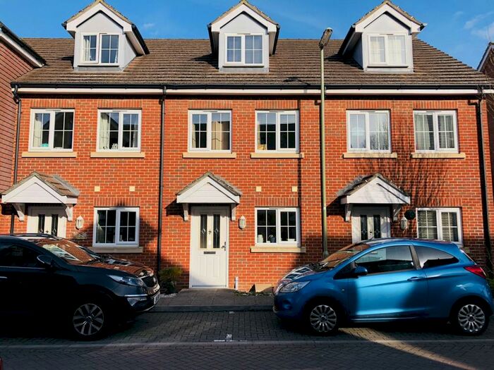 3 Bedroom House To Rent In Watson Court, Hedge End, Southampton, SO30