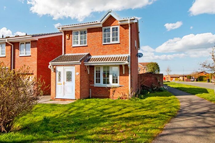 3 Bedroom Detached House To Rent In Hartland Avenue, Sothall, S20