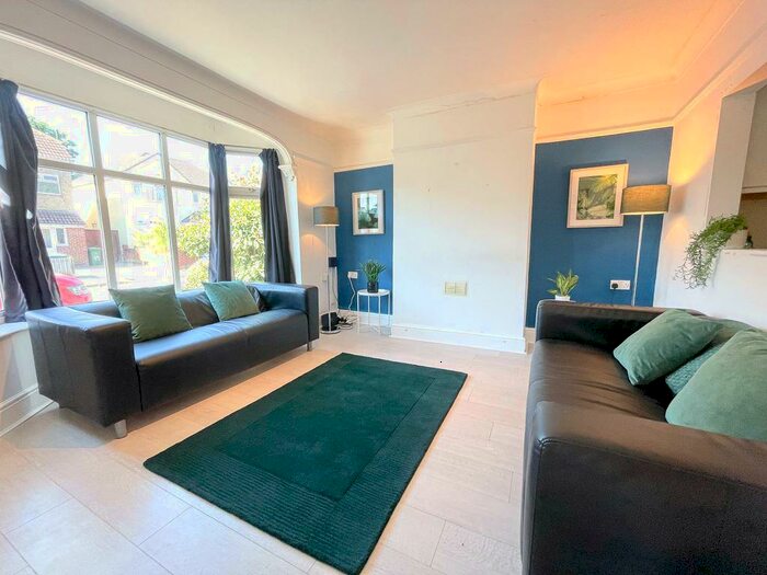 7 Bedroom Semi-Detached House To Rent In Blenheim Gardens, Southampton, SO17