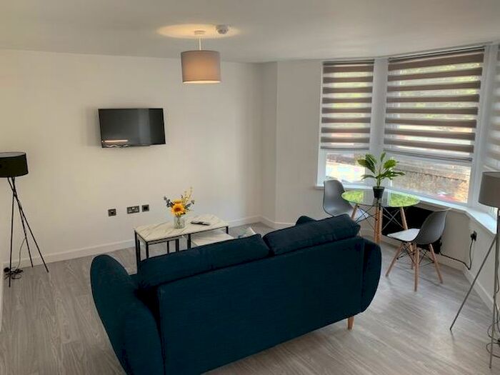 1 Bedroom Flat To Rent In Connaught Road, Cardiff, CF24