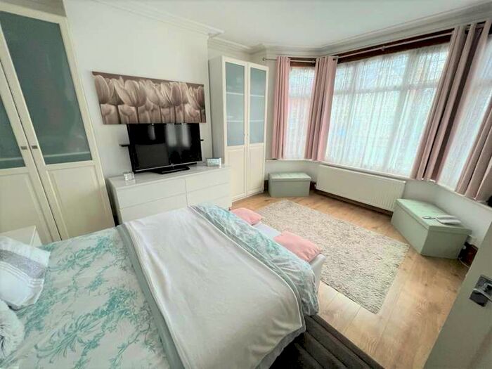 1 Bedroom Ground Flat To Rent In Harrow View, Harrow, Middlesex, HA1