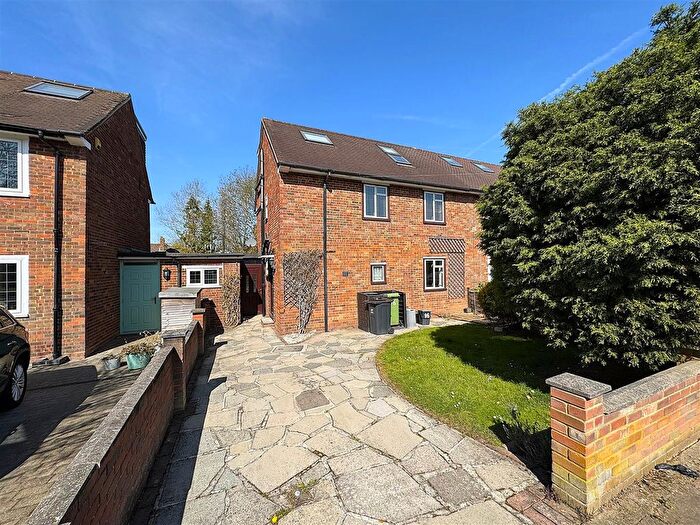 4 Bedroom Semi-Detached House To Rent In Faringdon Avenue, Bromley, BR2