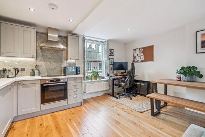 1 Bedroom Flat For Sale In High Street, Great Missenden, HP16