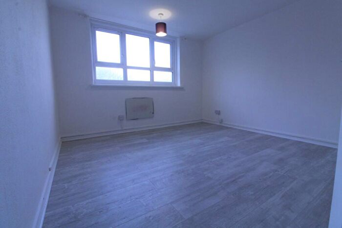 2 Bedroom Flat To Rent In Newton House, Exeter Road, EN3