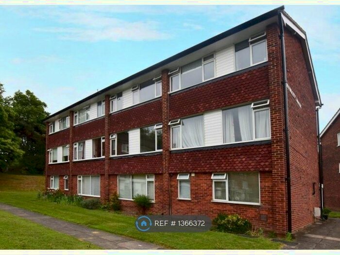 2 Bedroom Flat To Rent In Romney House, Beckenham, BR3