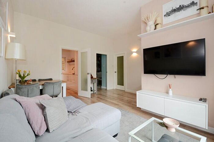 2 Bedroom Apartment For Sale In Rotherhithe Street, SE16