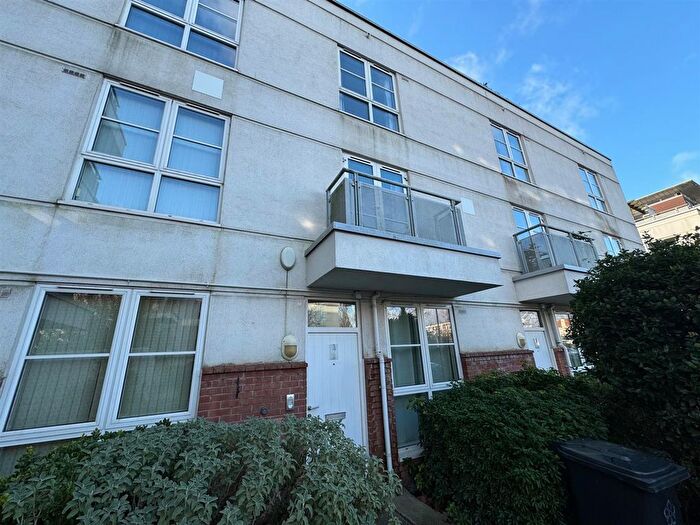 4 Bedroom Terraced House To Rent In Woodford Road, Leicester, LE2