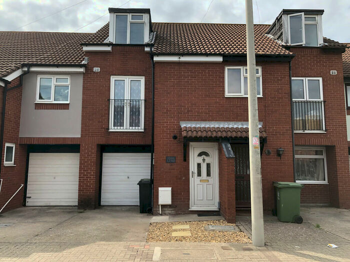 3 Bedroom Terraced House To Rent In Fourth Street, Fratton, PO1