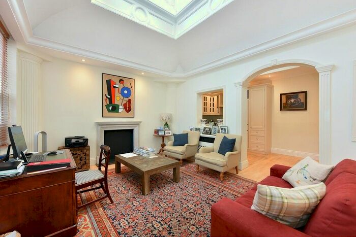1 Bedroom Property To Rent In Chester Square, Belgravia, SW1W