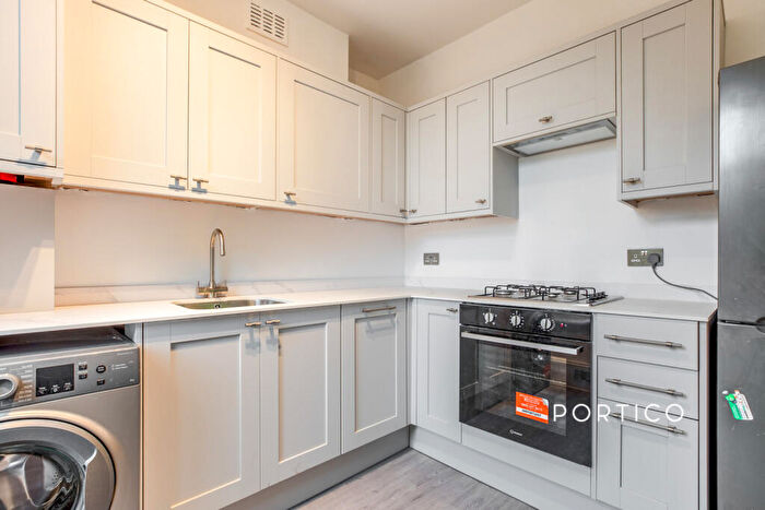 2 Bedroom Flat To Rent In North Cross Road, London, SE22
