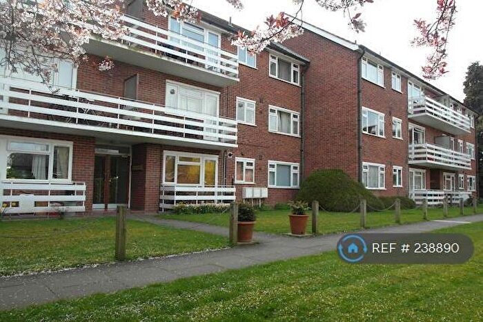 1 Bedroom Flat To Rent In St Andrews Square, Surbiton, KT6