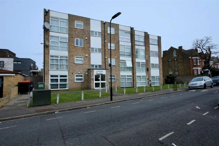 2 Bedroom Flat For Sale In Northfield Road, London, N16