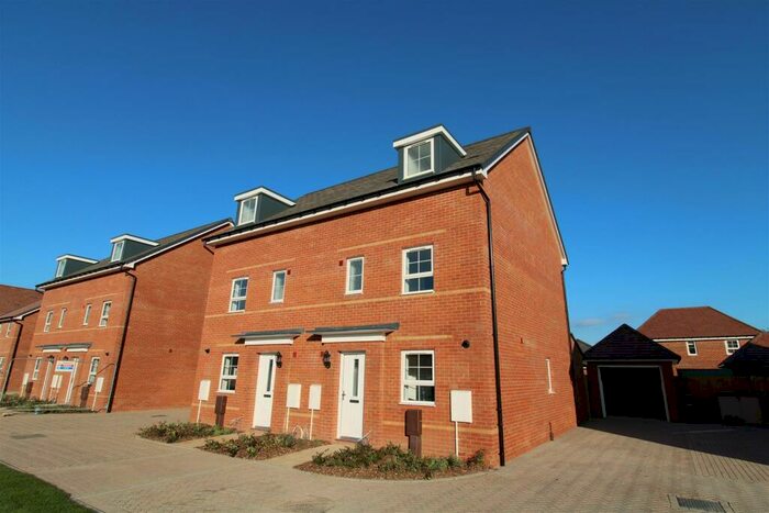 4 Bedroom Semi-Detached House To Rent In Belpher Gardens, Emsworth, Hampshire, PO10