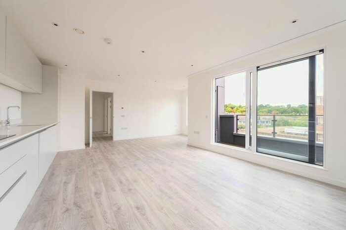 2 Bedroom Flat To Rent In Calum Court, Central Purley, Purley, CR8