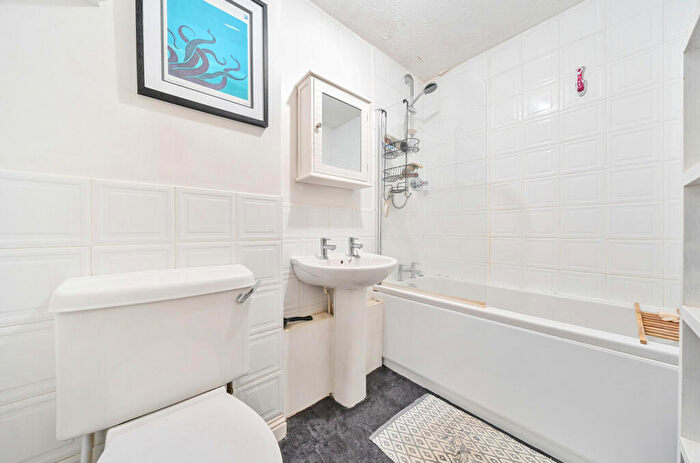 2 Bedroom Flat For Sale In Hulse Road, Banister Park, Southampton, Hampshire, SO15
