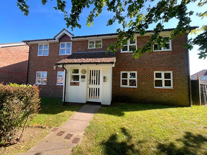 2 Bedroom Flat For Sale In Palliser Drive, Rainham, Greater London, RM13