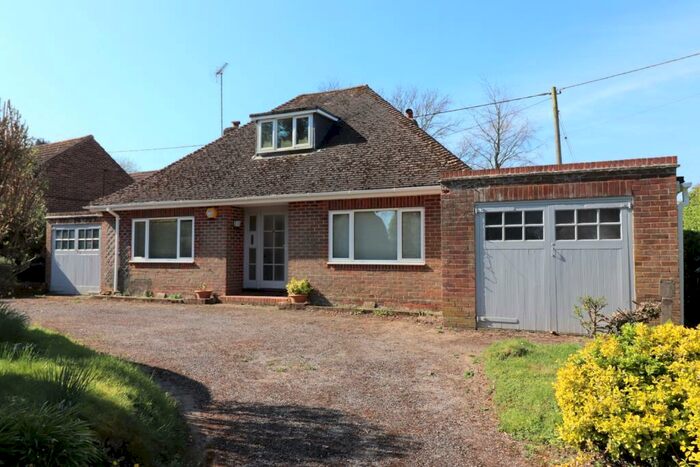 2 Bedroom Detached Bungalow For Sale In Drove Lane, Alresford, SO24