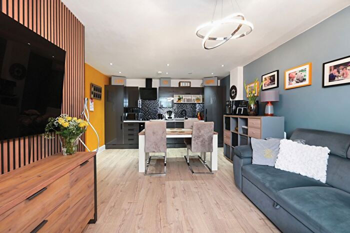 2 Bedroom Flat For Sale In London Road, Blackwater, Camberley, GU17