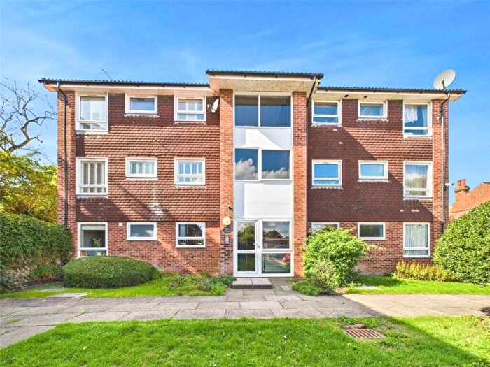 2 Bedroom Flat For Sale In Monkley Court, Caversham, RG4