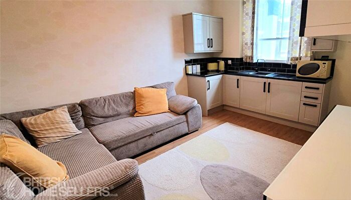 1 Bedroom Flat For Sale In North Marine Road, Scarborough, North Yorkshire, YO12
