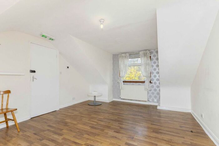 1 Bedroom Flat To Rent In Holly Park Road, London, W7