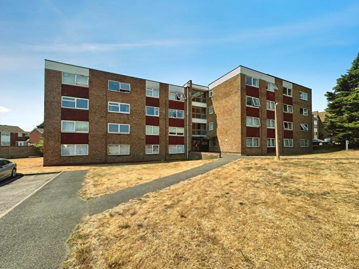 2 Bedroom Flat To Rent In Handcross Road, Wigmore, Luton, LU2