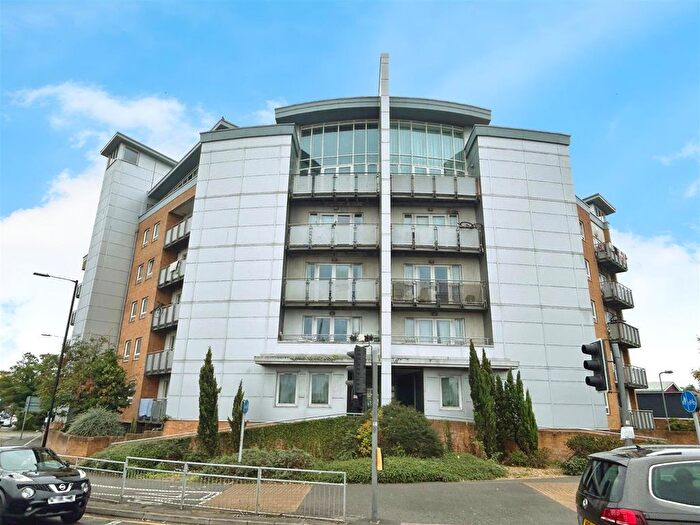 2 Bedroom Flat For Sale In Bath Road, Slough, SL1
