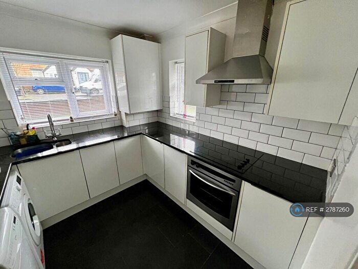 1 Bedroom Flat To Rent In Albert House, London, E18