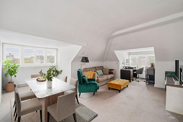 1 Bedroom Flat For Sale In Upper Richmond Road, London, SW15