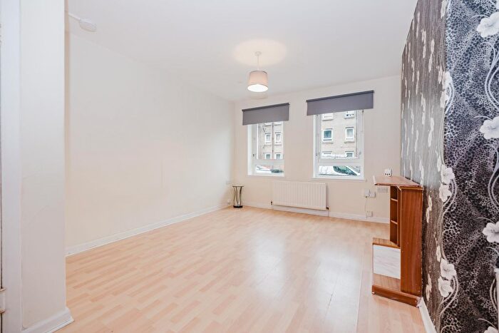 2 Bedroom Flat To Rent In Wardieburn Street West, Edinburgh, EH5
