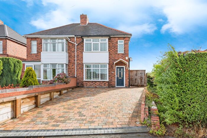 3 Bedroom Semi-detached House For Sale In Hockley Road, Wilnecote, Tamworth, B77