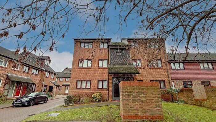 2 Bedroom Flat To Rent In Vellum Drive, Carshalton, Surrey, SM5