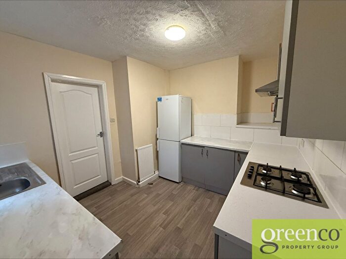 4 Bedroom Semi-Detached House To Rent In Parkway, Little Hulton, Salford, M38