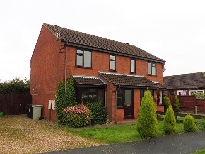3 Bedroom Semi-detached House To Rent In Shearwater Close, Louth, LN11