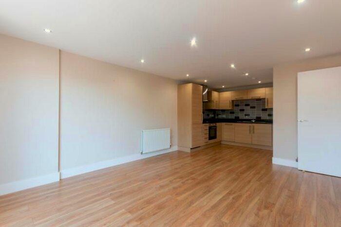 2 Bedroom Flat To Rent In Pinhill Park, Edinburgh, EH12
