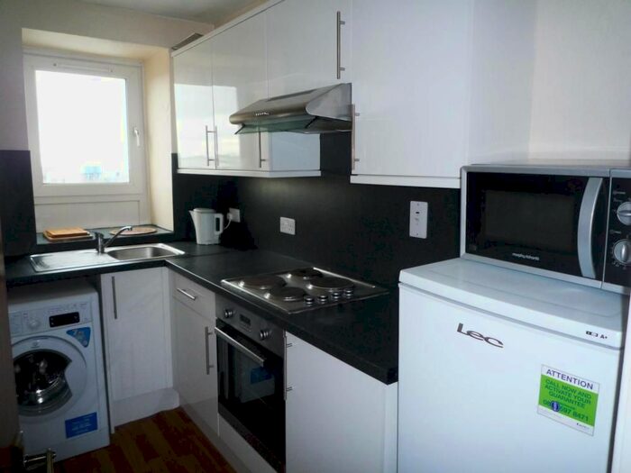 2 Bedroom Flat To Rent In E Commerce Street, Th Floor, Aberdeen, AB11