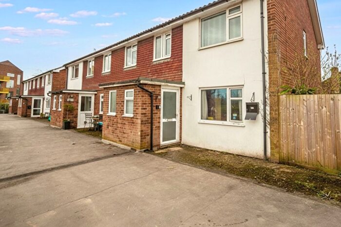 2 Bedroom Maisonette For Sale In Station Approach, Edenbridge, Kent, TN8
