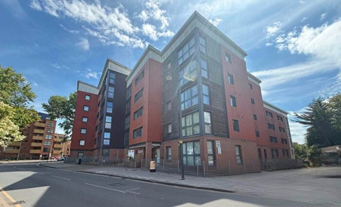 3 Bedroom Flat To Rent In Wharf House, West Street, DA8