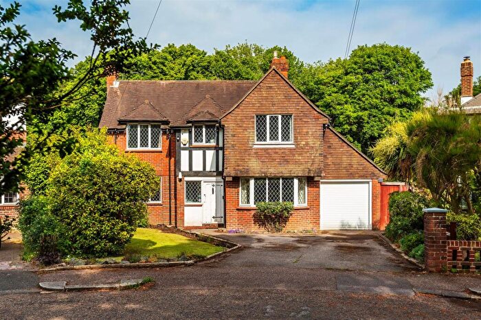 4 Bedroom Detached House For Sale In Fiddicroft Avenue, Banstead, SM7