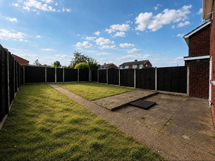 3 Bedroom Detached House For Sale In Baccara Grove, Bletchley, Milton Keynes, MK2
