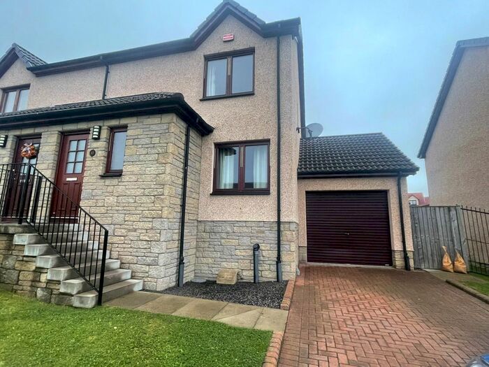 3 Bedroom Semi-Detached House To Rent In Coronation Avenue, Perth, PH2